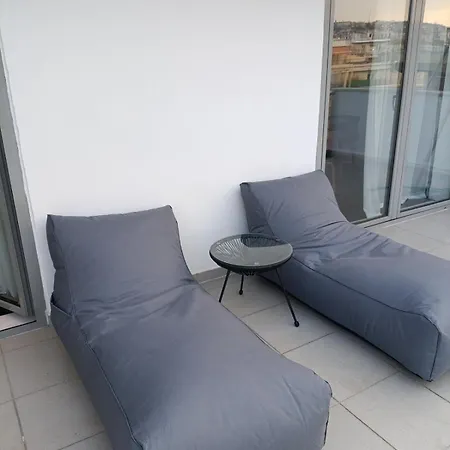 Black And White 6 Thessaloniki