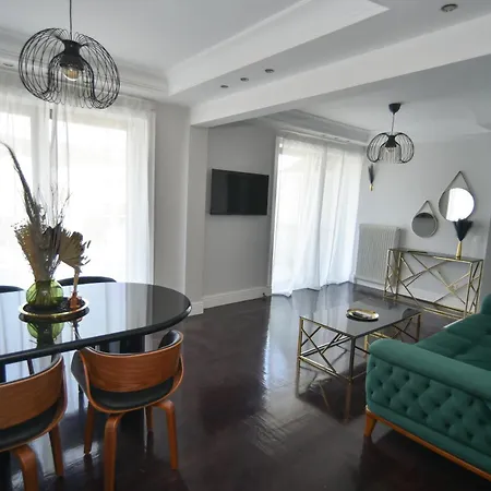 Black And White 6 Apartment Thessaloniki