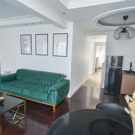 Black And White 6 Apartment