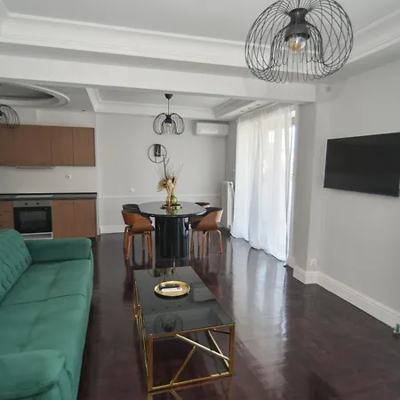 Black And White 6 * Thessaloniki