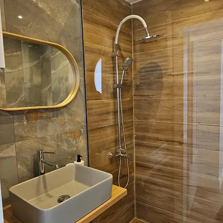 Black And White 6 * Thessaloníki