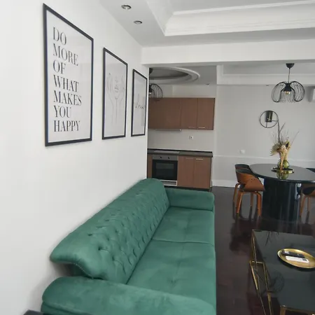 Black And White 6 Apartment *