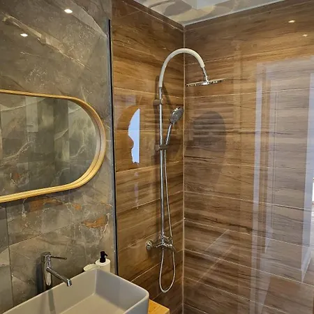 Black And White 6 * سالونيك