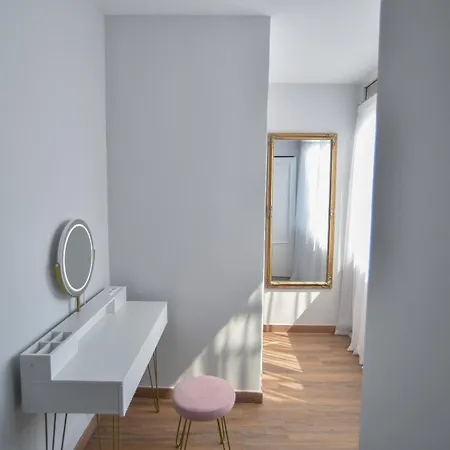 Black And White 6 سالونيك