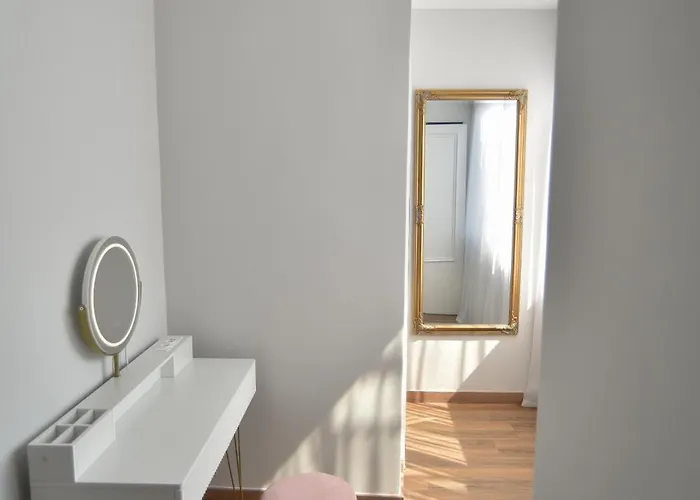 Apartament Black And White 6 *